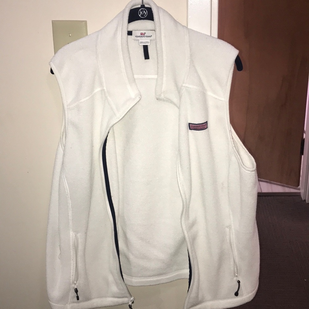 White Vineyard Vines fleece vest